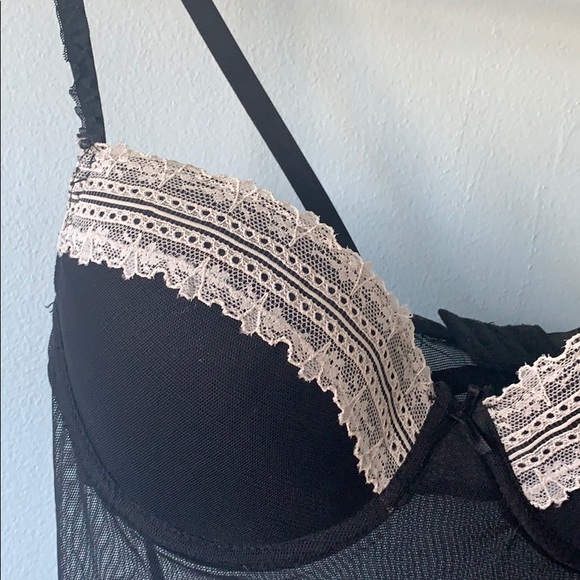 Black and white lace and mesh lingerie - Picture 2 of 2